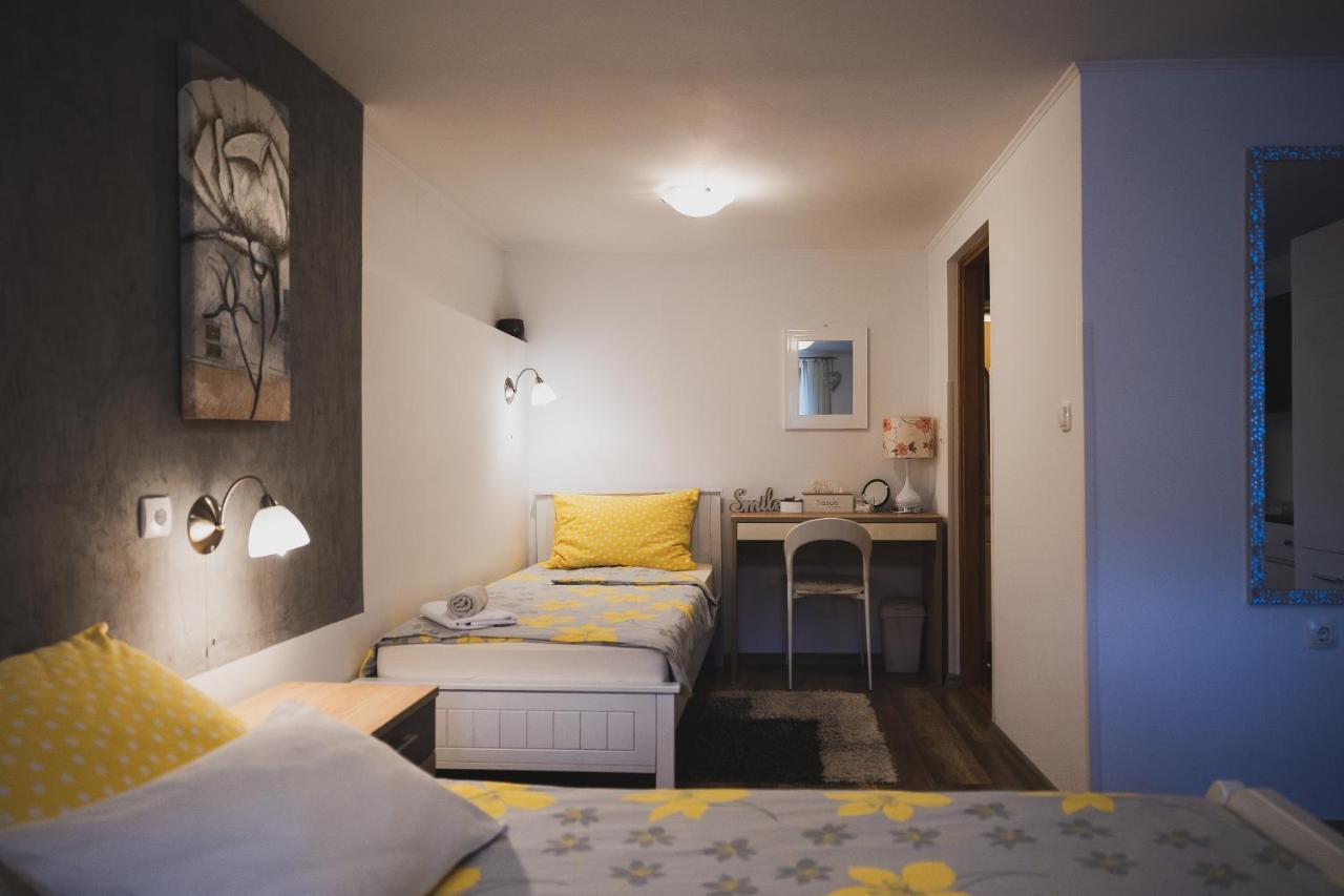 Soba I Apartman Dula Ogulin Exterior foto