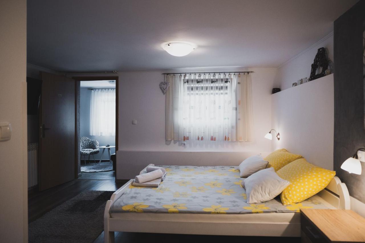 Soba I Apartman Dula Ogulin Exterior foto